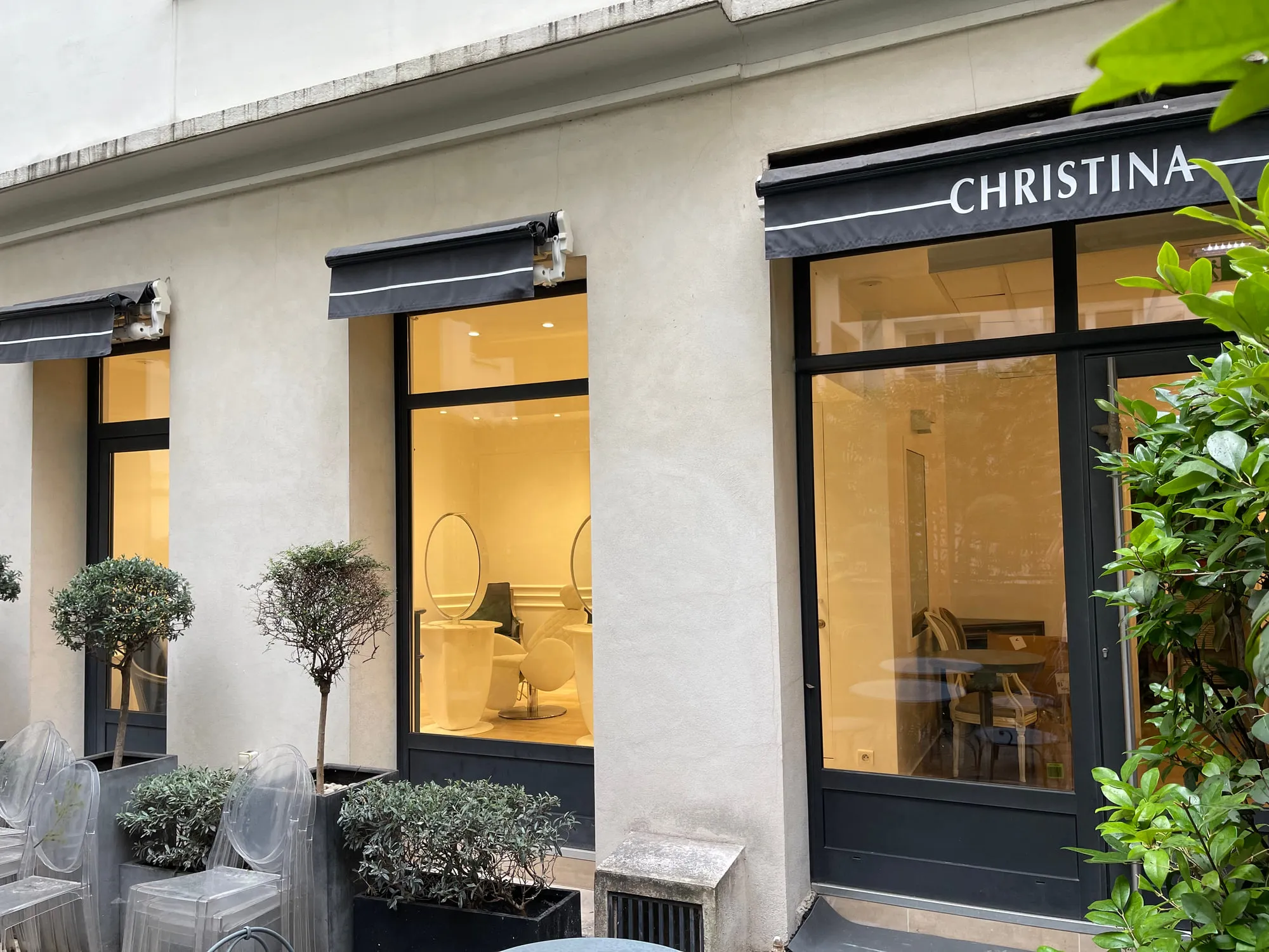 Christina Paris — round mirrors and pedestal stations against exposed Paris limestone
