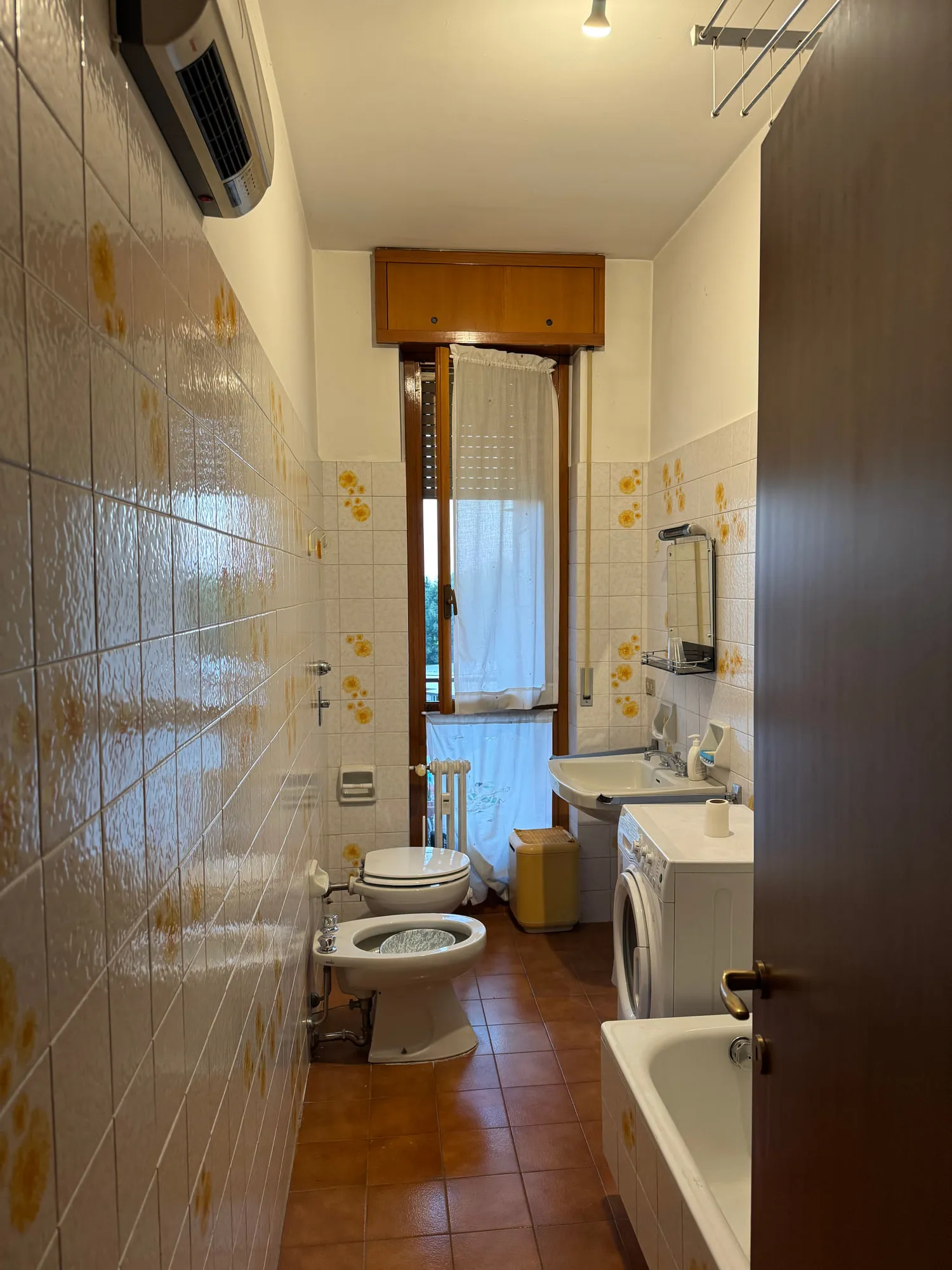 Appartamento Monza — the original 1970s interior before the renovation